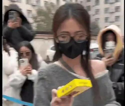 空姐吃瓜最新事件爆料视频,揭秘航班上的惊人一幕  第1张